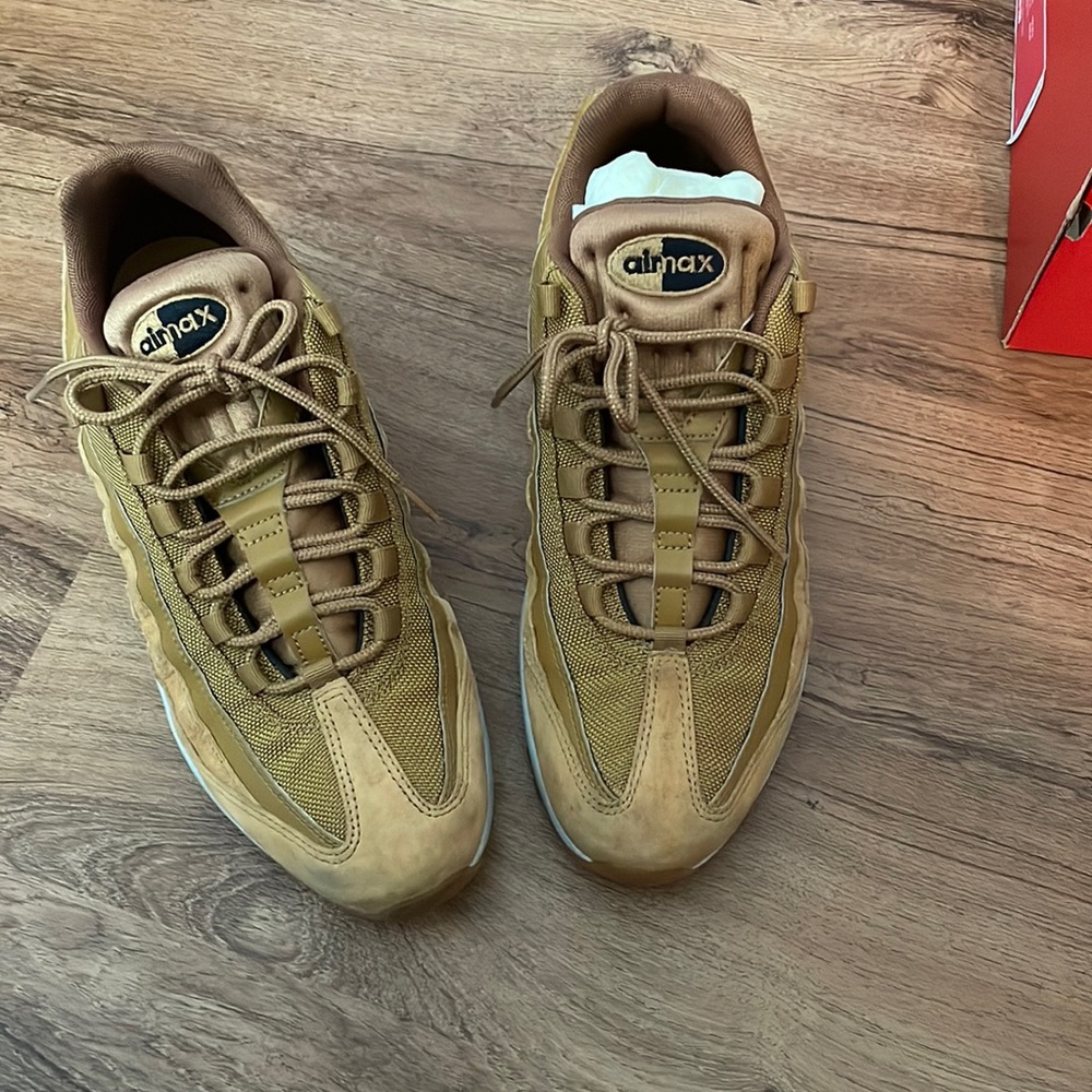 100% Authentic Nike Air Max 95 Sz.9.5 w/box